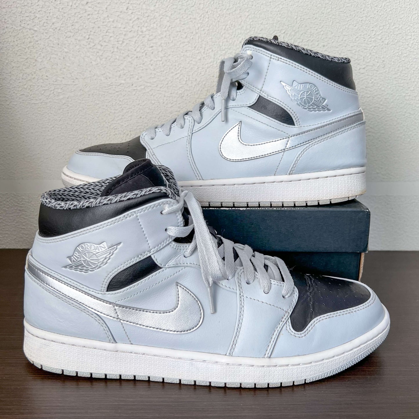 Air Jordan 1 Mid Wolf Gray