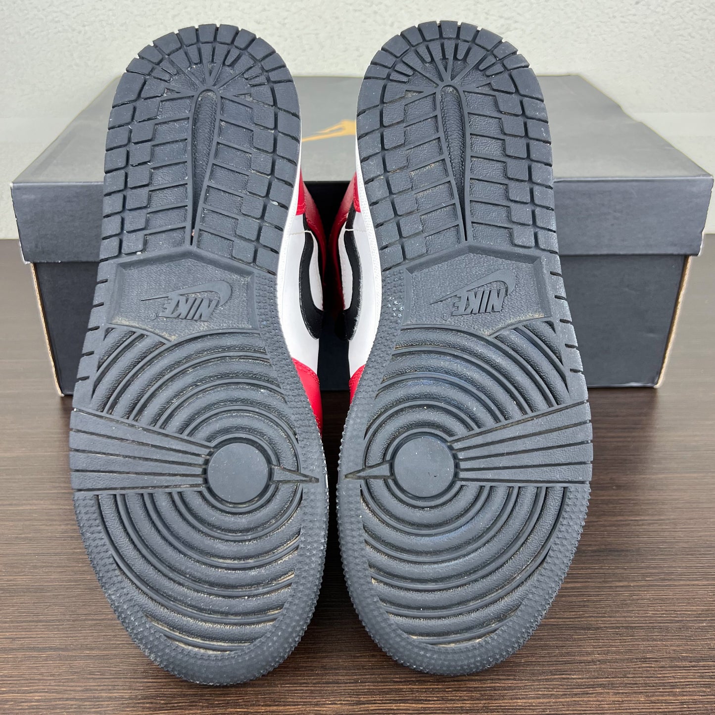 Air Jordan 1 Mid Chicago Black Toe (GS)