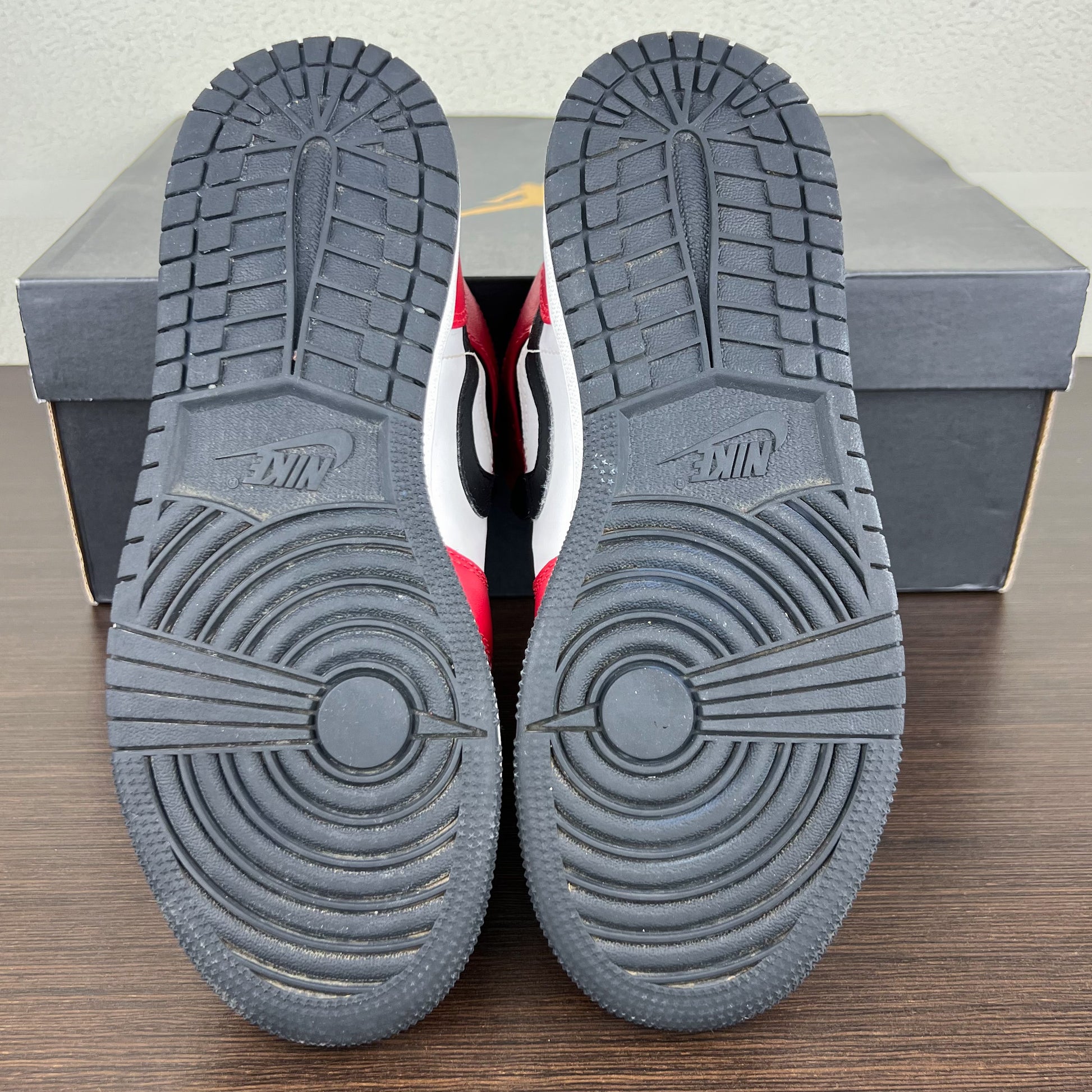 Air Jordan 1 Mid Chicago Black Toe (GS)