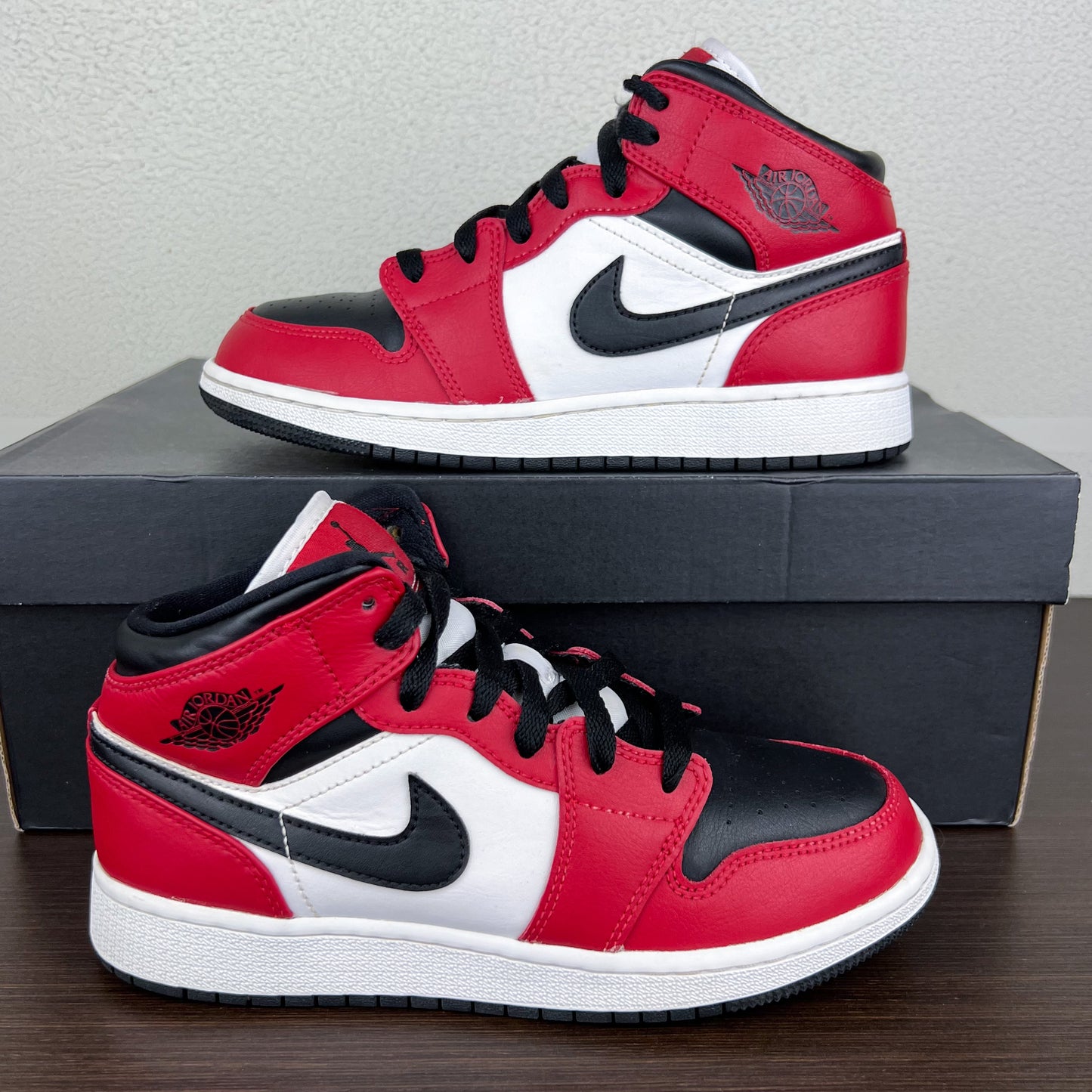 Air Jordan 1 Mid Chicago Black Toe (GS)