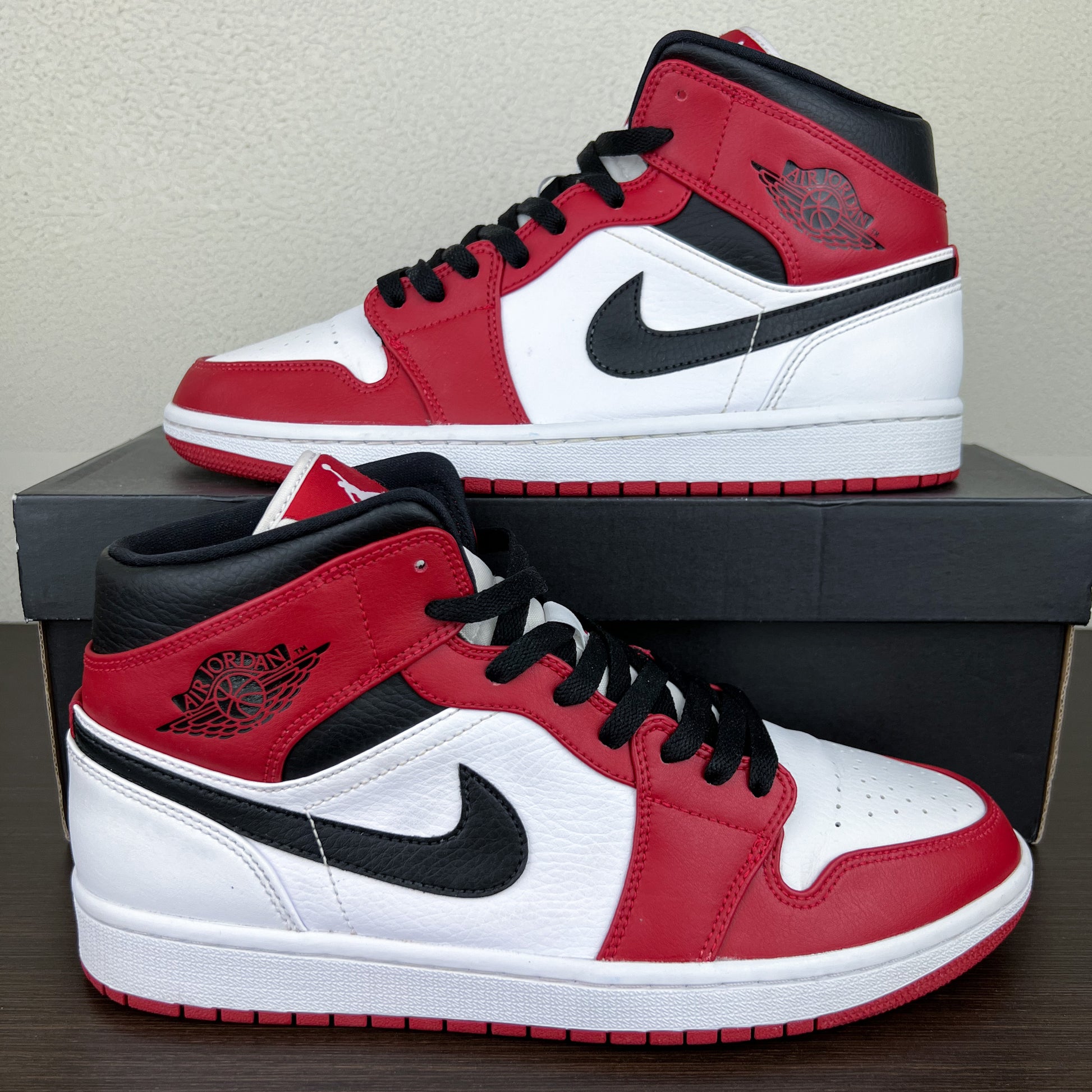 Air Jordan 1 Mid Chicago White Heel