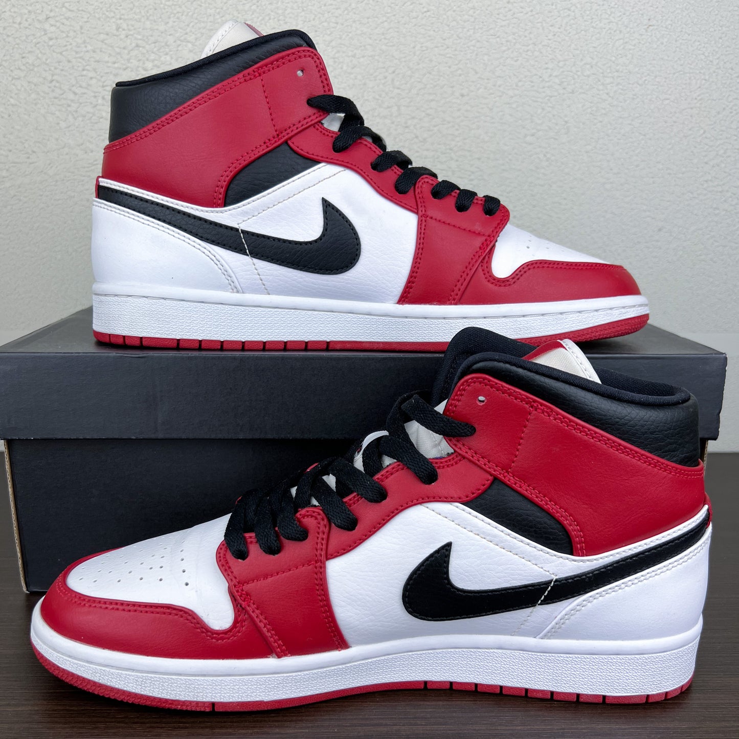 Air Jordan 1 Mid Chicago White Heel