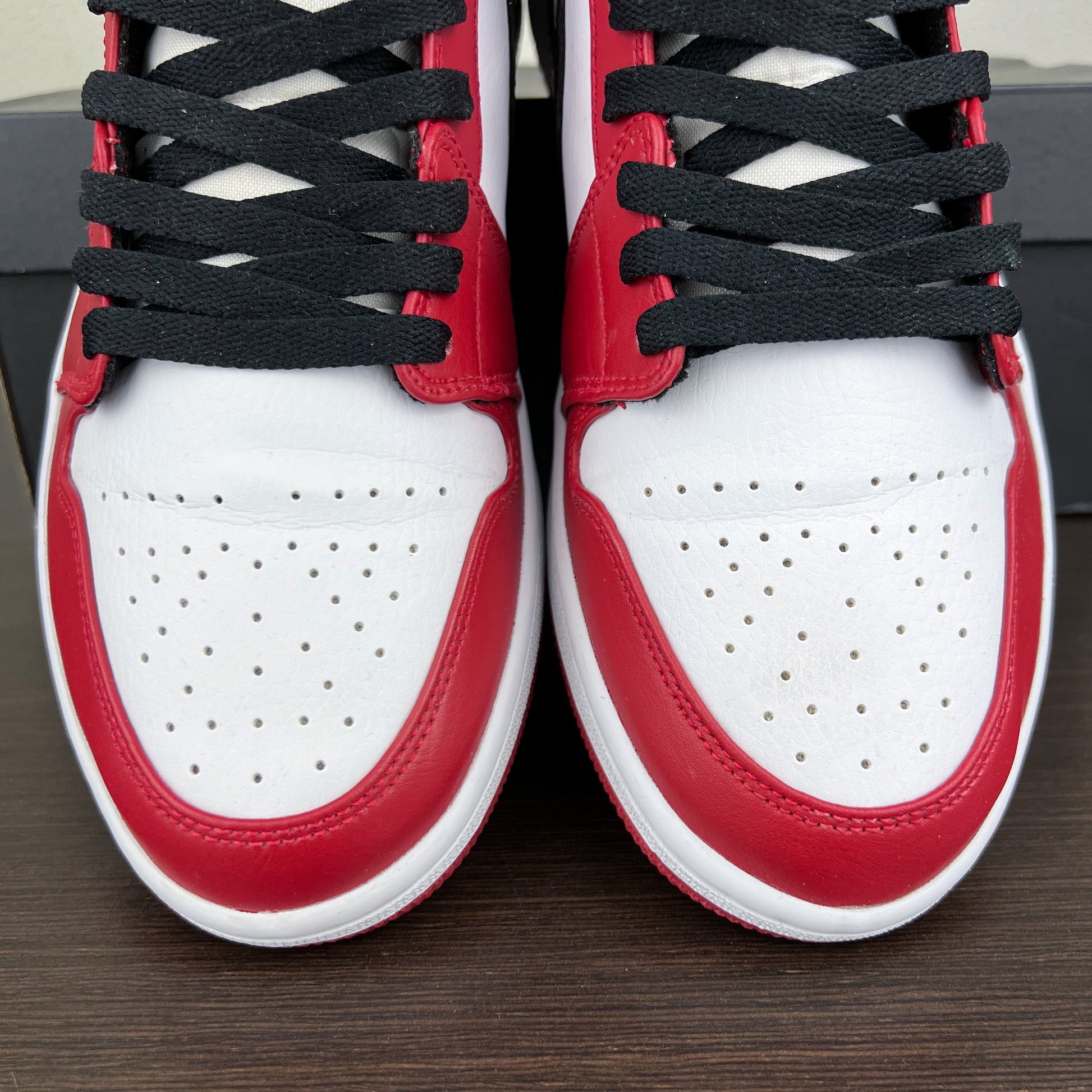 Air Jordan 1 Mid Chicago White Heel