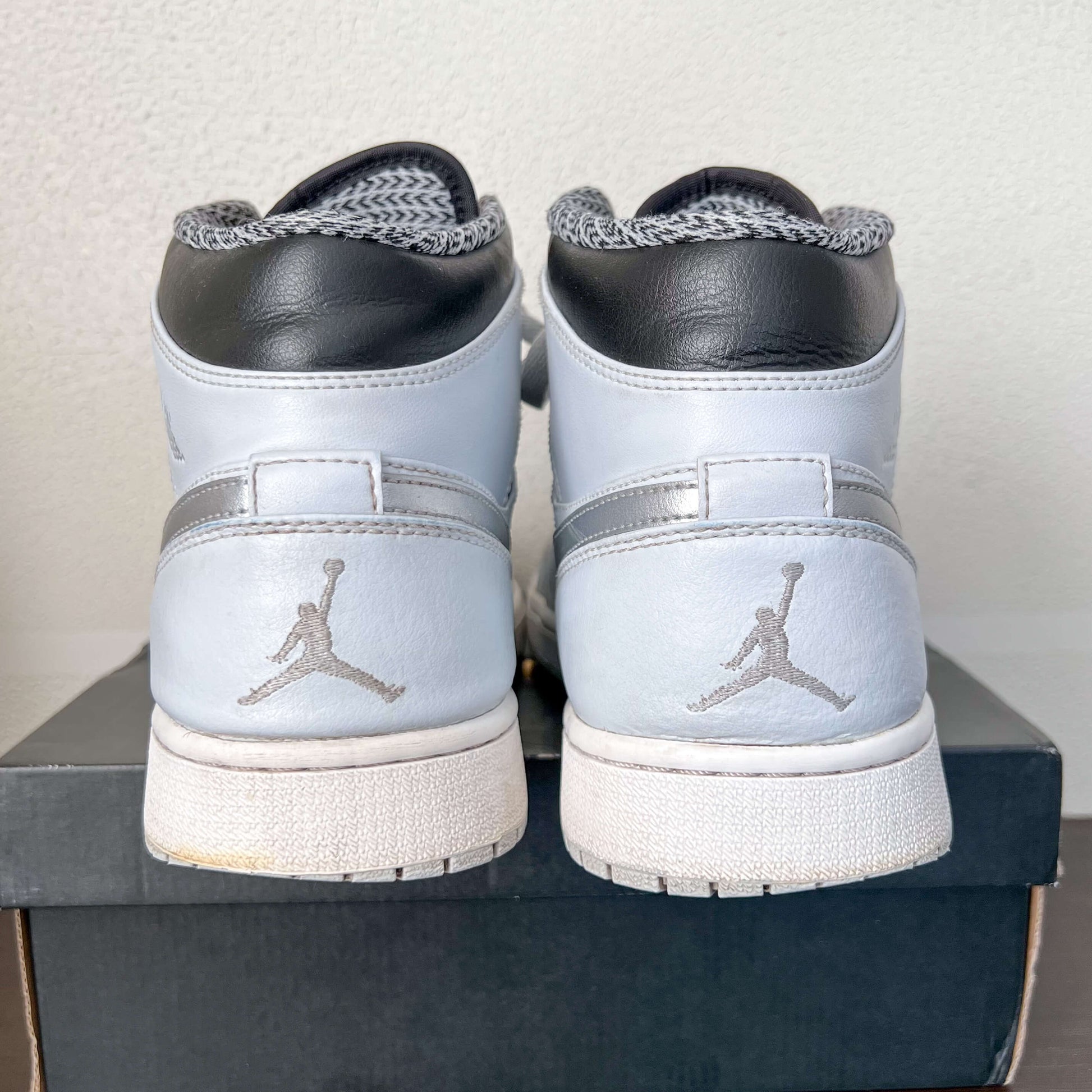 Air Jordan 1 Mid Wolf Gray