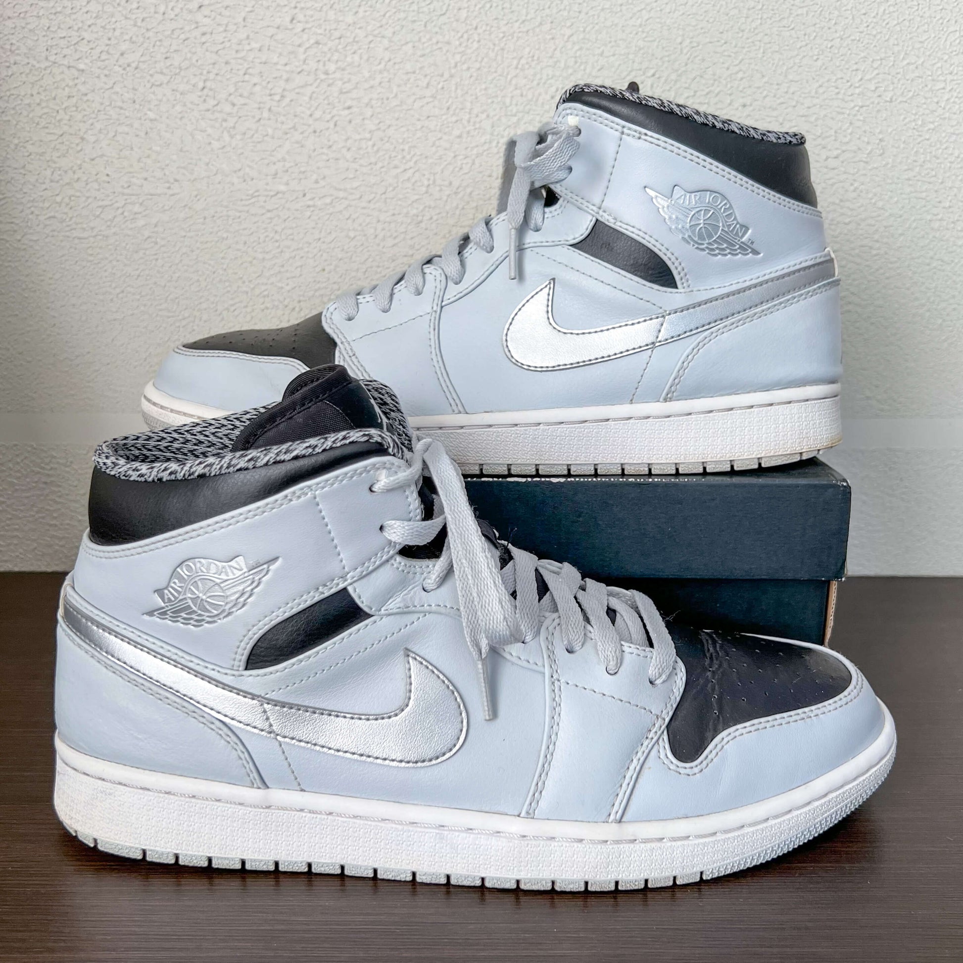 Air Jordan 1 Mid Wolf Gray