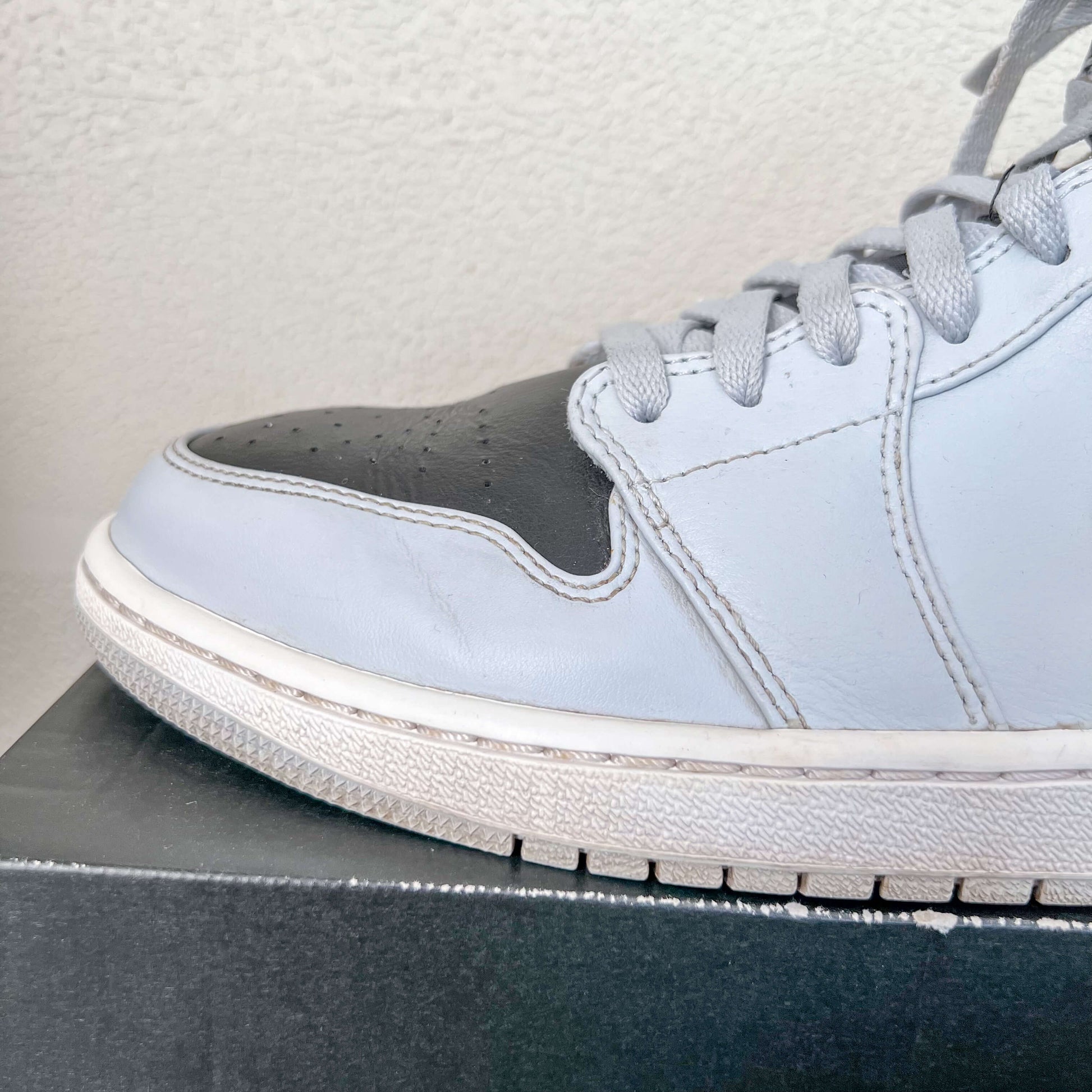 Air Jordan 1 Mid Wolf Gray