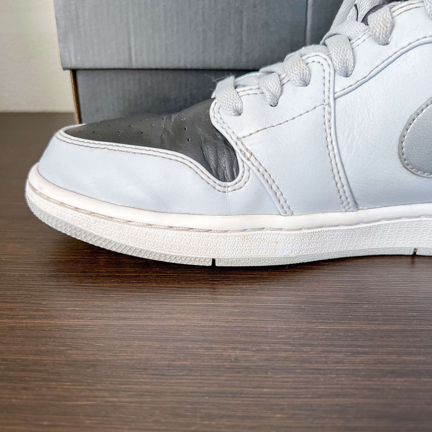 Air Jordan 1 Mid Wolf Gray