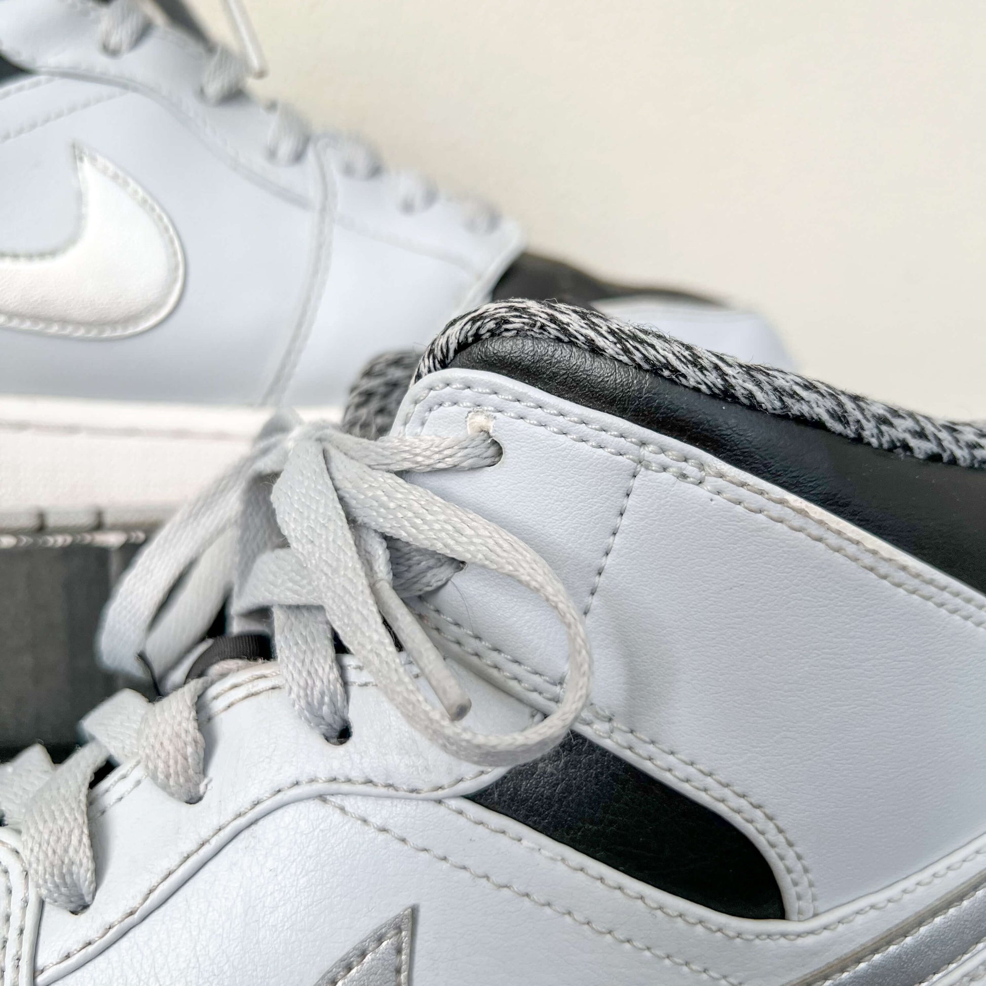 Air Jordan 1 Mid Wolf Gray