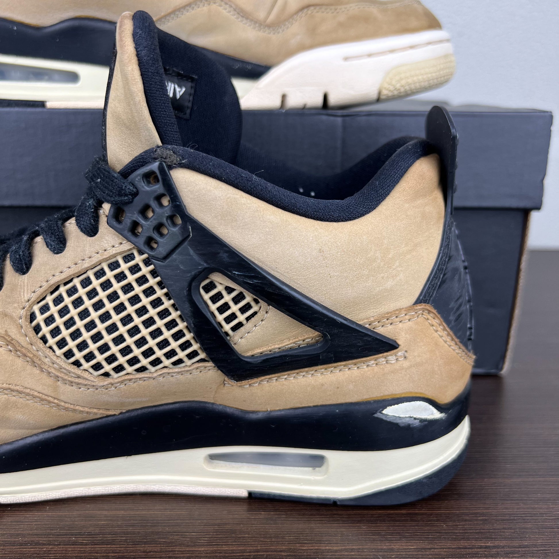 Air Jordan 4 Retro Fossil