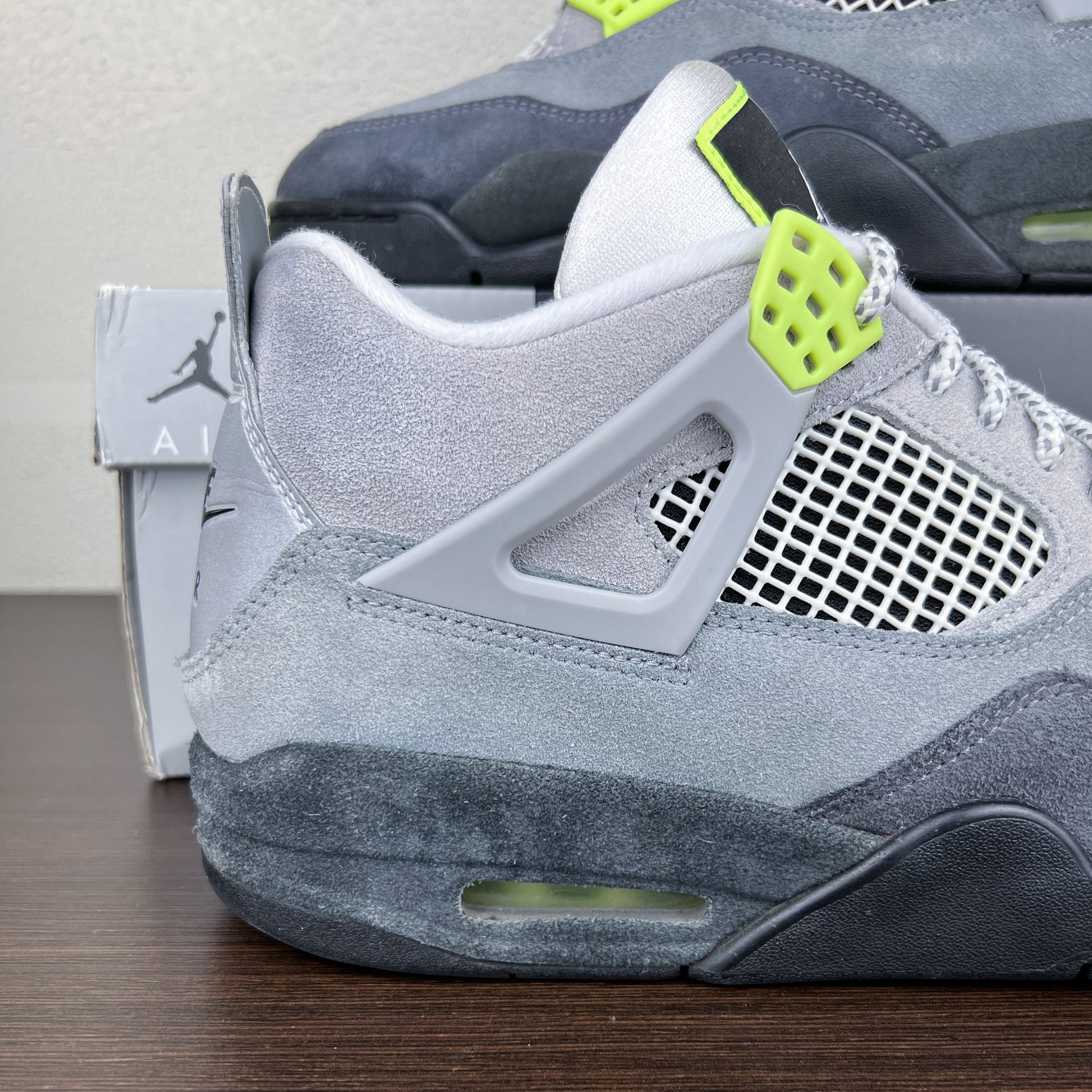 Nike Air Jordan 4 SE Neon