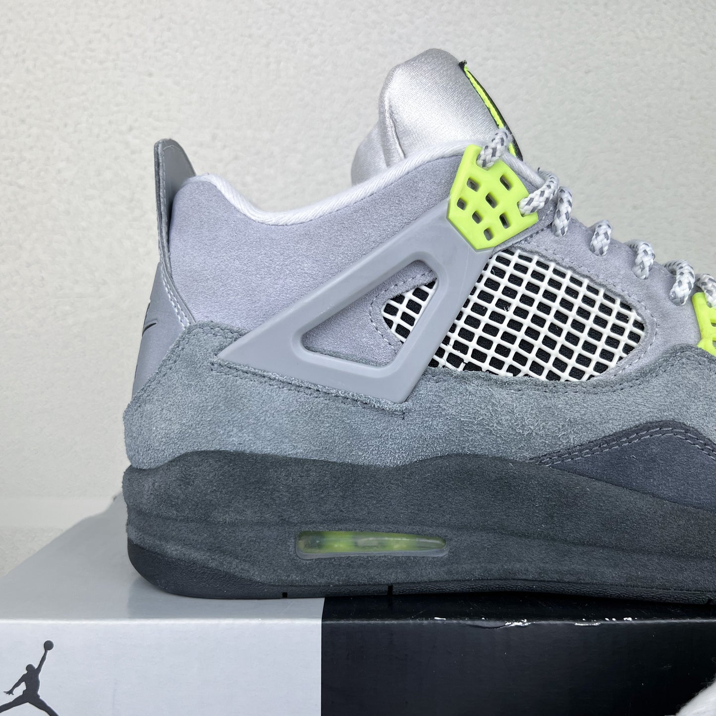 Nike Air Jordan 4 SE Neon