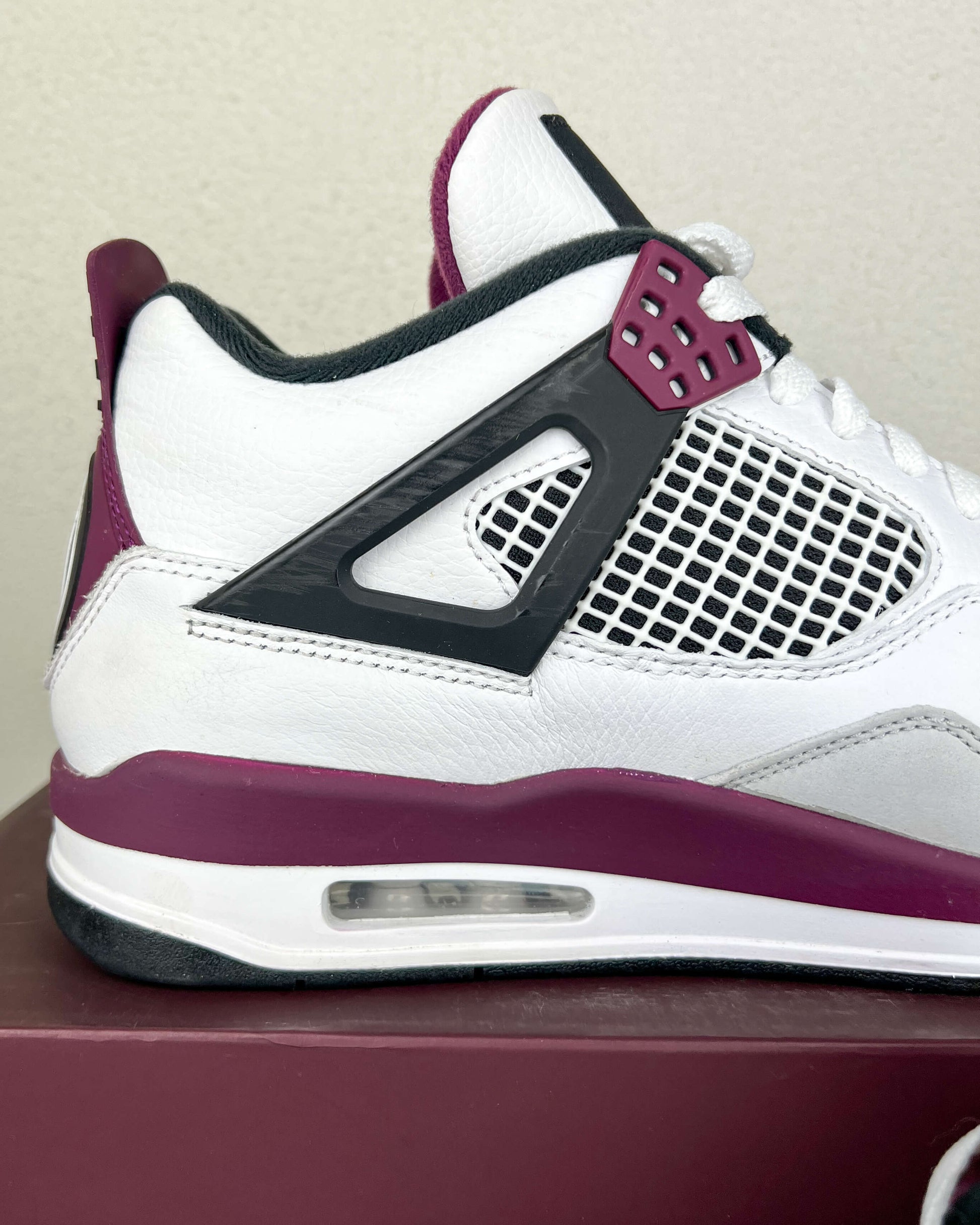 Nike Air Jordan 4 x Paris Saint Germain